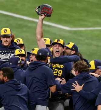 Milwaukee Brewers win first World Collection championship in franchise historical past 2 Milwaukee Brewers win first World Series championship in franchise history