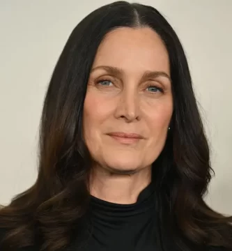The Matrix Star Carrie-Anne Moss on Pure Getting older, Keanu Reeves and His Seductive New Function – Unique 1 The Matrix Star Carrie-Anne Moss on Natural Aging, Keanu Reeves and His Seductive New Role – Exclusive