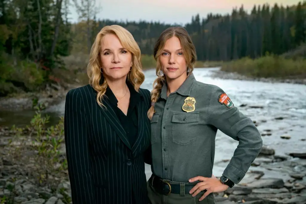 Léa Thompson and Tracy Spiridakos