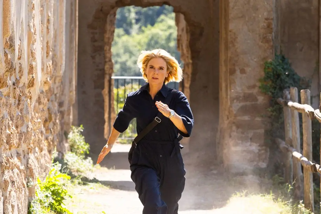 Emilia Fox shares a candy reminiscence of Colin Firth from his very first appearing function in BBC sequence Pleasure and Prejudice 2 woman running in navy outfit