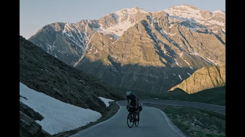Documentary movie “Excellent Street” about Cycle Nomad, grueling challenges and freedom 2 Perfect Road 3 Dogwoof H 2026