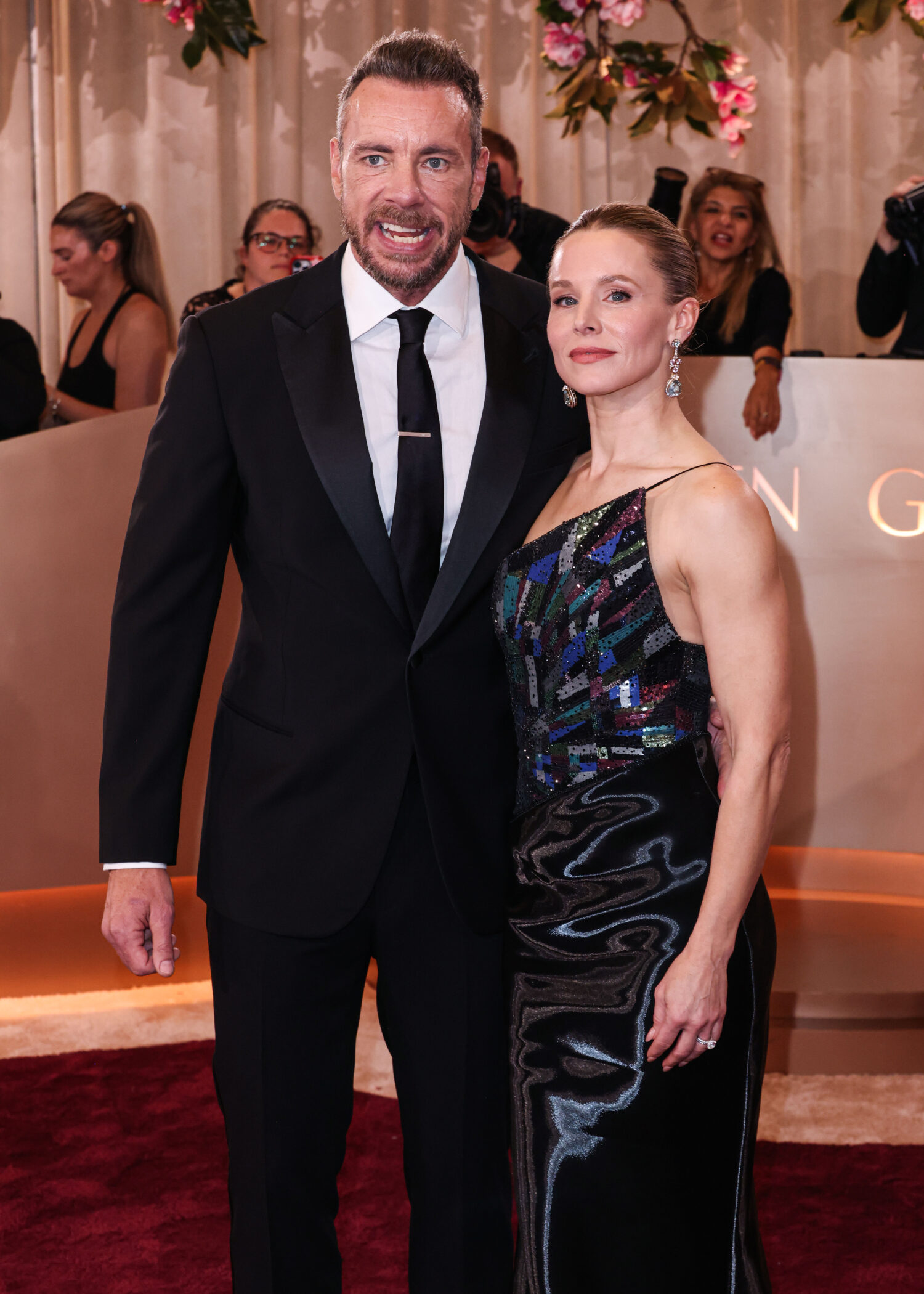 Dax Shepard wearing a Giorgio Armani tuxedo and his wife Kristen Bell wearing a Giorgio Armani Prive dress and Sabyasachi jewelry arrive at the 83rd Annual Golden Globe Awards 1-13-26