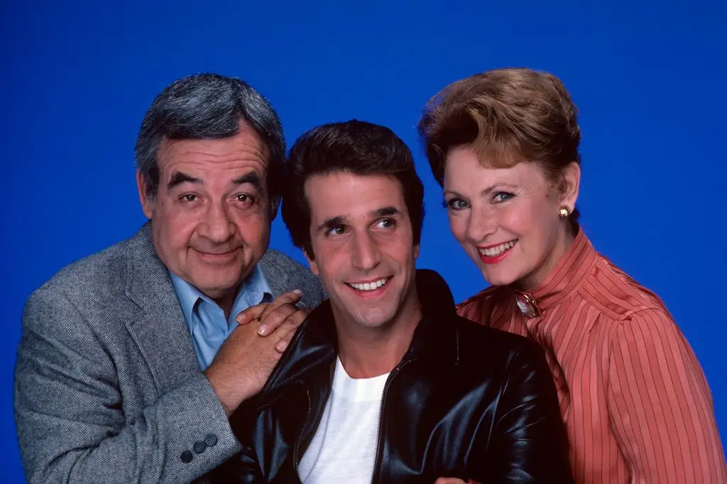 Blissful Days star Marion Ross turns 98 – see the beloved Mrs. C at present 2 Marion with Tom Bosley and Henry Winkler